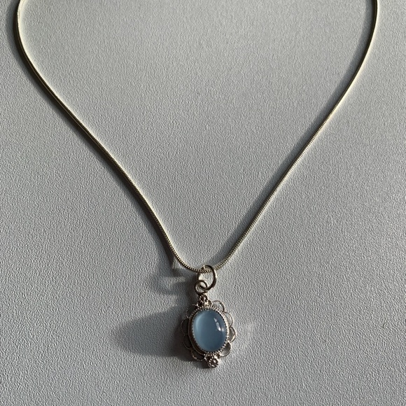 Beautiful delicate vintage baby blue moon glow sterling pendant. - Picture 5 of 5